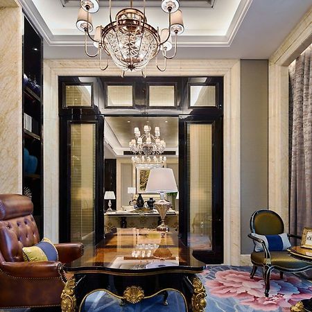 Hotel Wanda Realm Qingdao Movie Metropolis Exterior foto