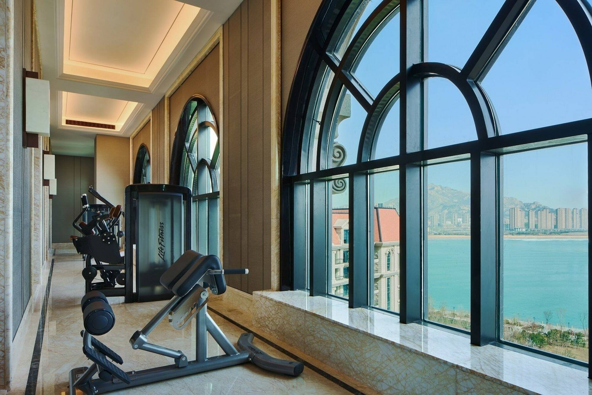 Hotel Wanda Realm Qingdao Movie Metropolis Exterior foto