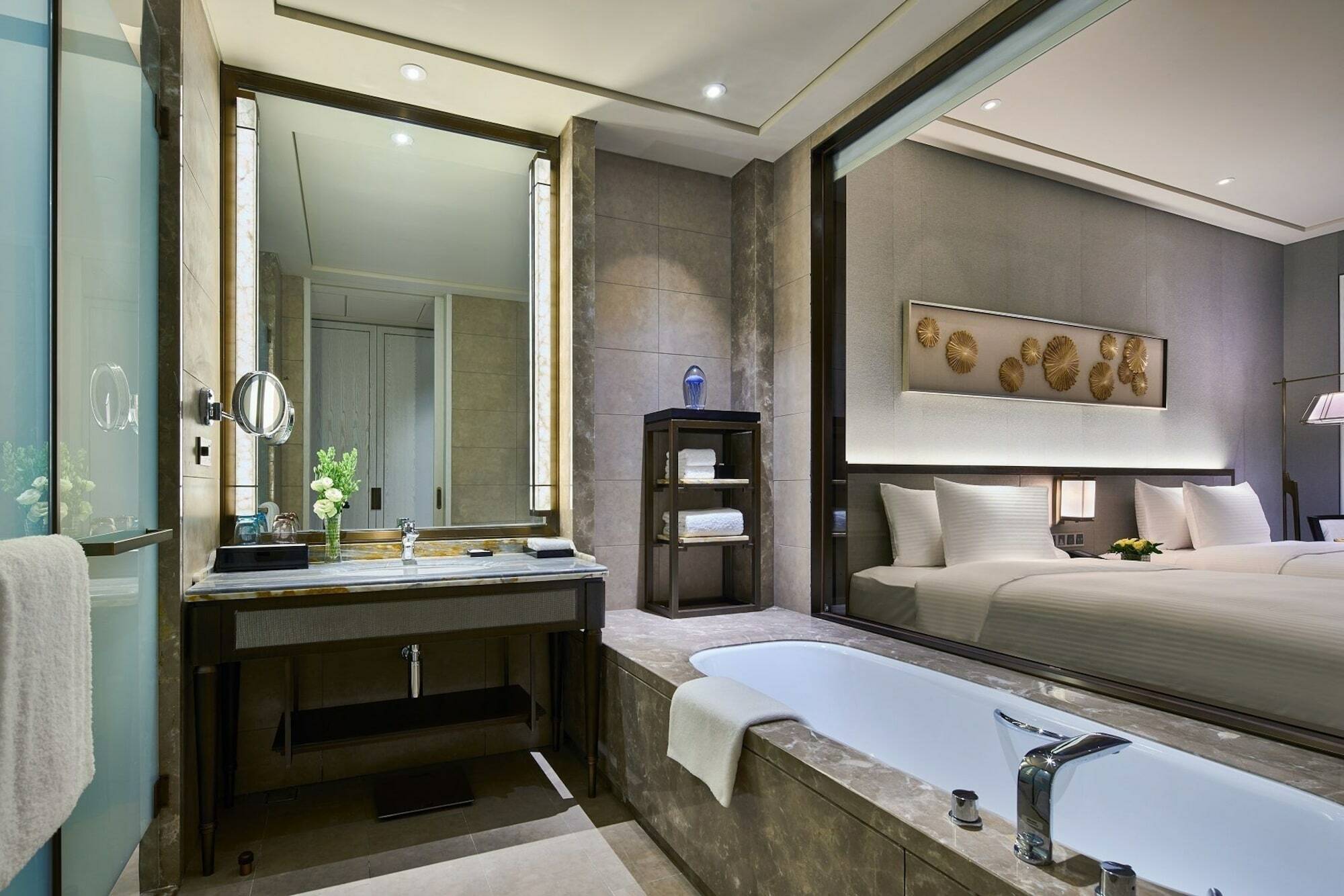 Hotel Wanda Realm Qingdao Movie Metropolis Exterior foto