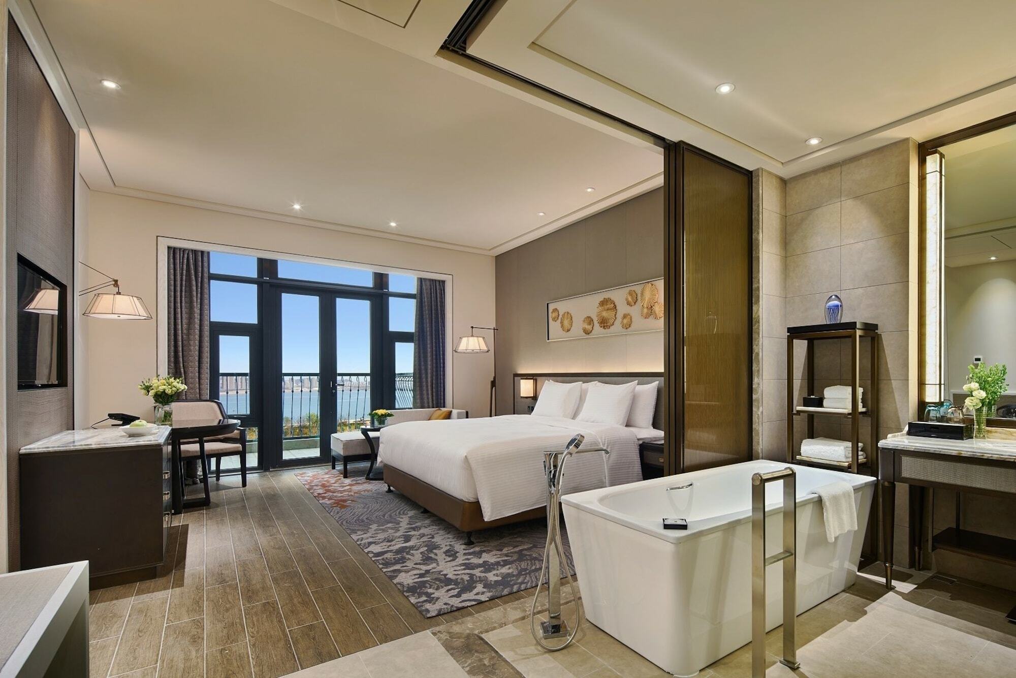 Hotel Wanda Realm Qingdao Movie Metropolis Exterior foto