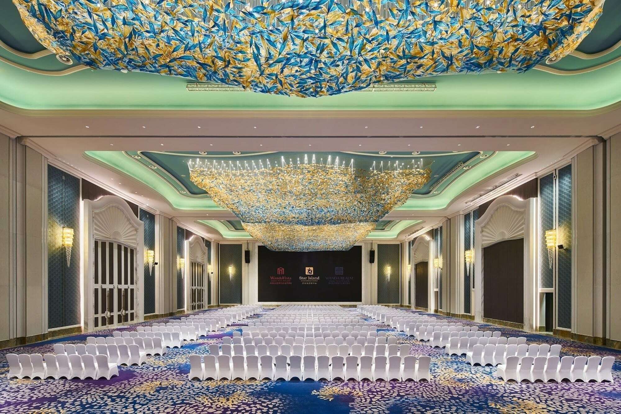 Hotel Wanda Realm Qingdao Movie Metropolis Exterior foto
